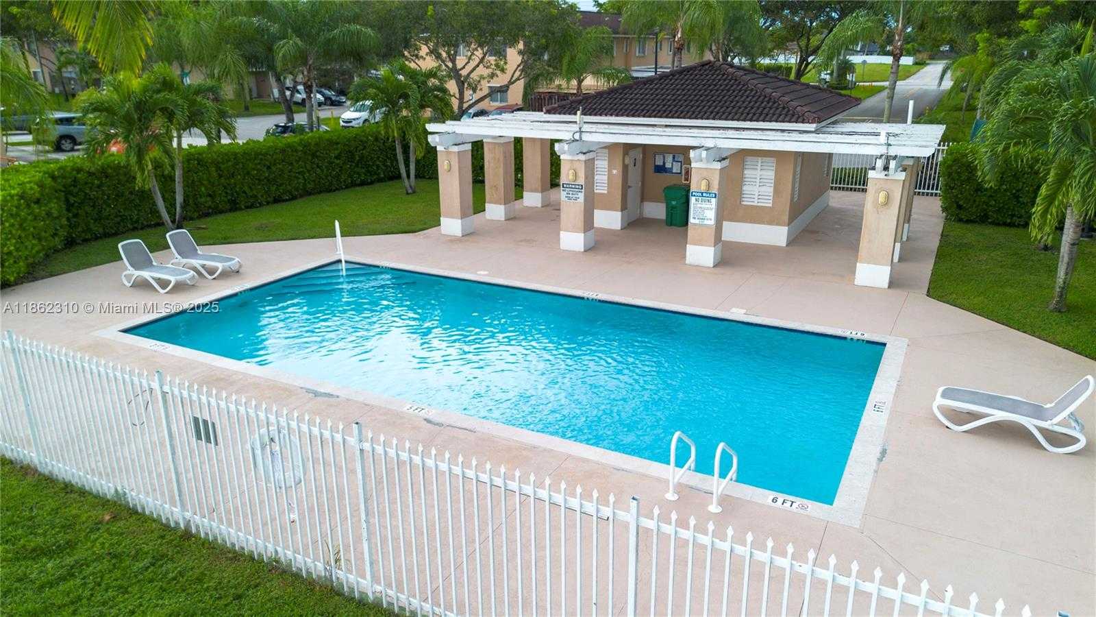 Small Image of 17472 SOUTH WEST 140TH CT, Miami Number 7