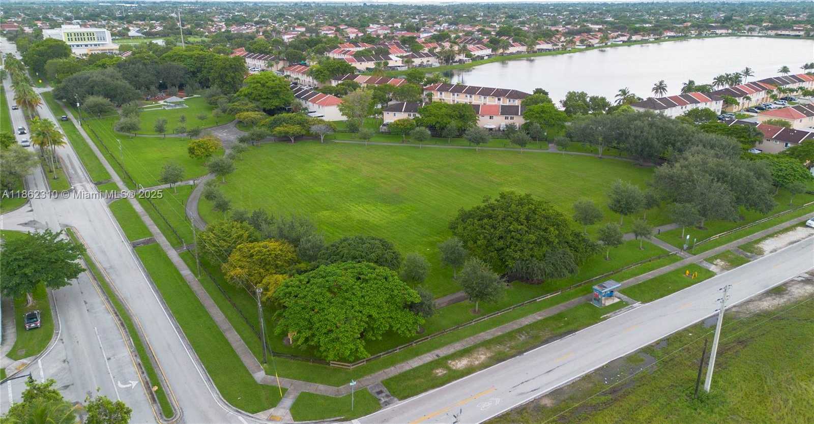 Small Image of 17472 SOUTH WEST 140TH CT, Miami Number 8