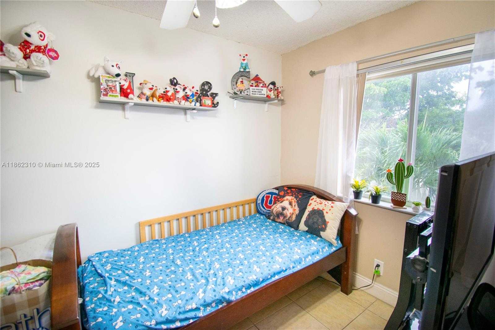 Small Image of 17472 SOUTH WEST 140TH CT, Miami Number 9