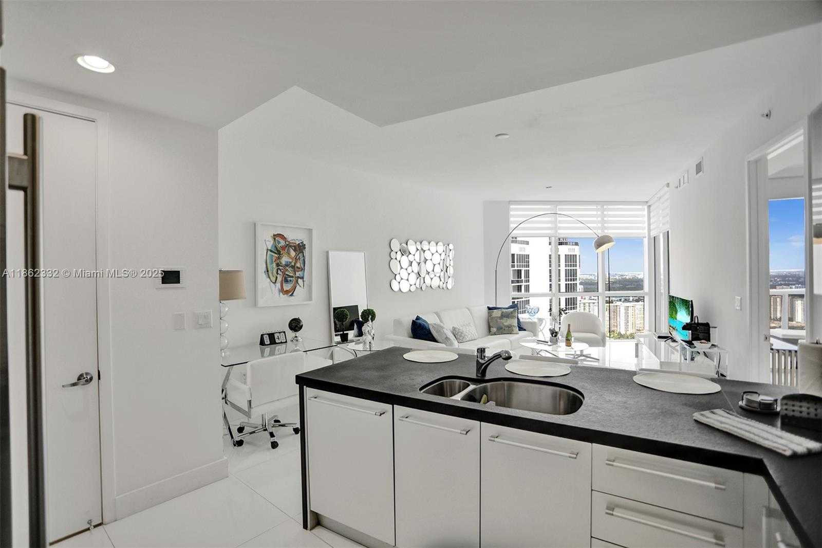 Small Image of 18201 COLLINS AVE #5508, Sunny Isles Beach Number 4