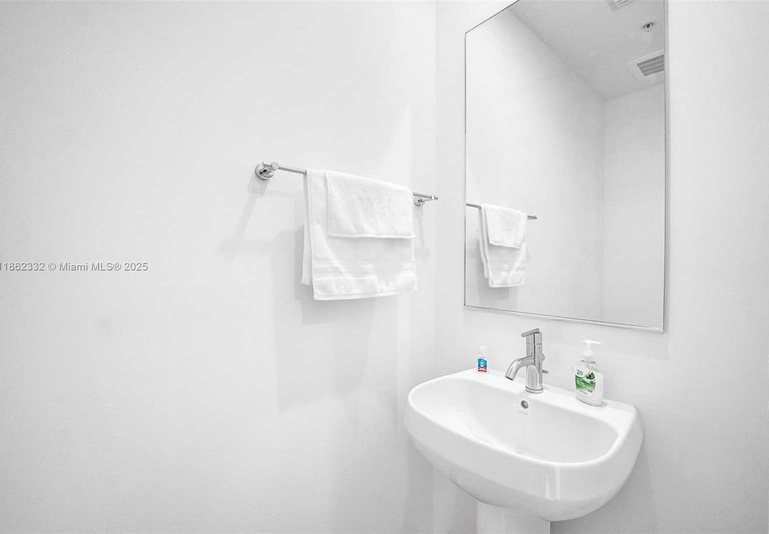 Small Image of 18201 COLLINS AVE #5508, Sunny Isles Beach Number 7