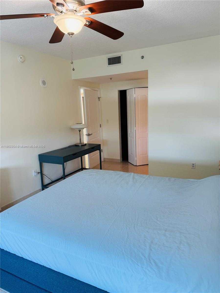 Small Image of 110 WASHINGTON AVE #1513, Miami Beach Number 11