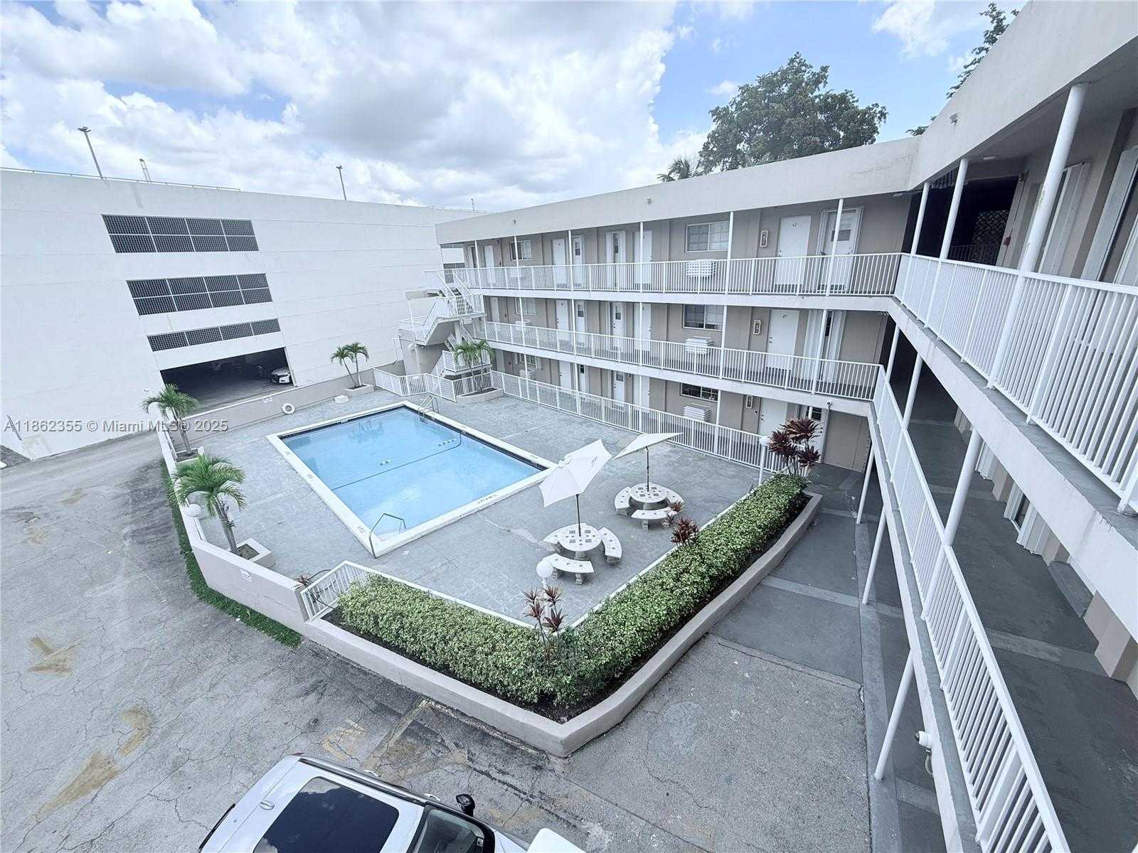 Small Image of 6580 SANTONA ST #A31, Coral Gables Number 18