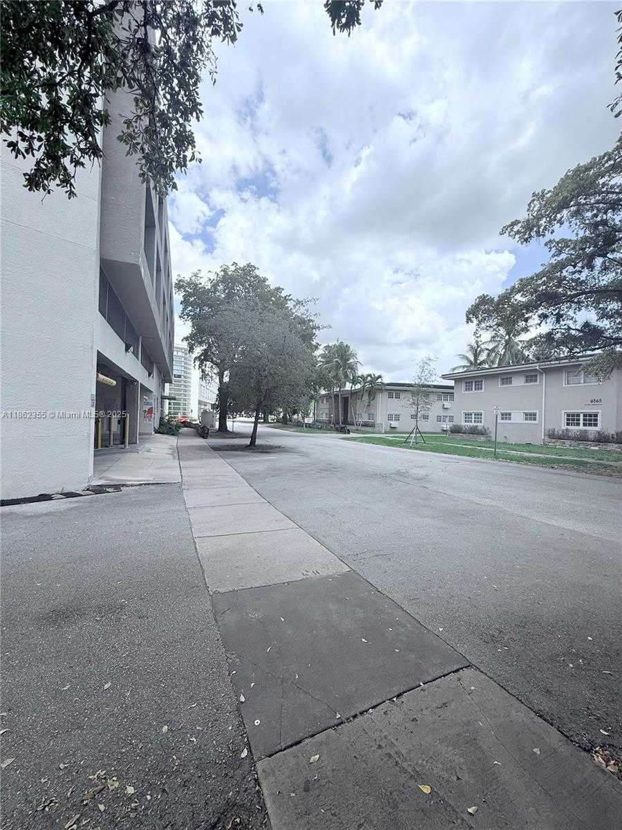 Small Image of 6580 SANTONA ST #A31, Coral Gables Number 21