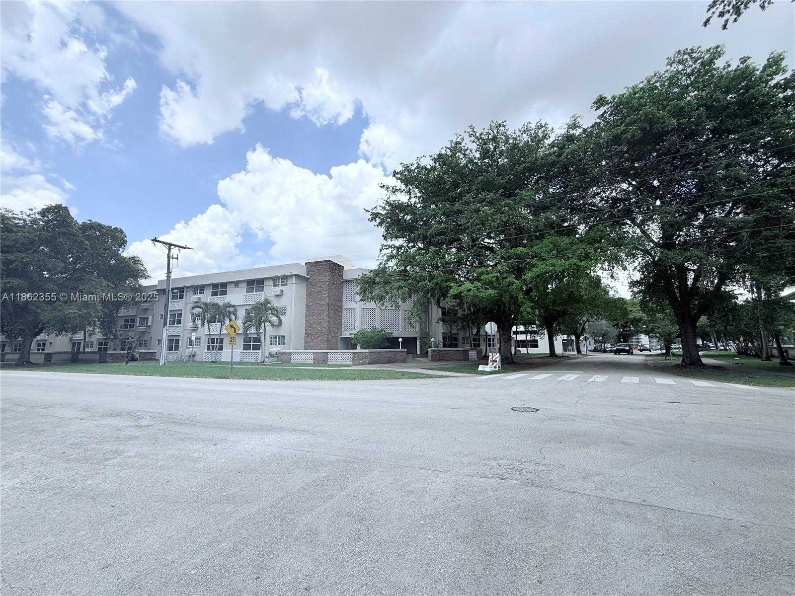 Small Image of 6580 SANTONA ST #A31, Coral Gables Number 24
