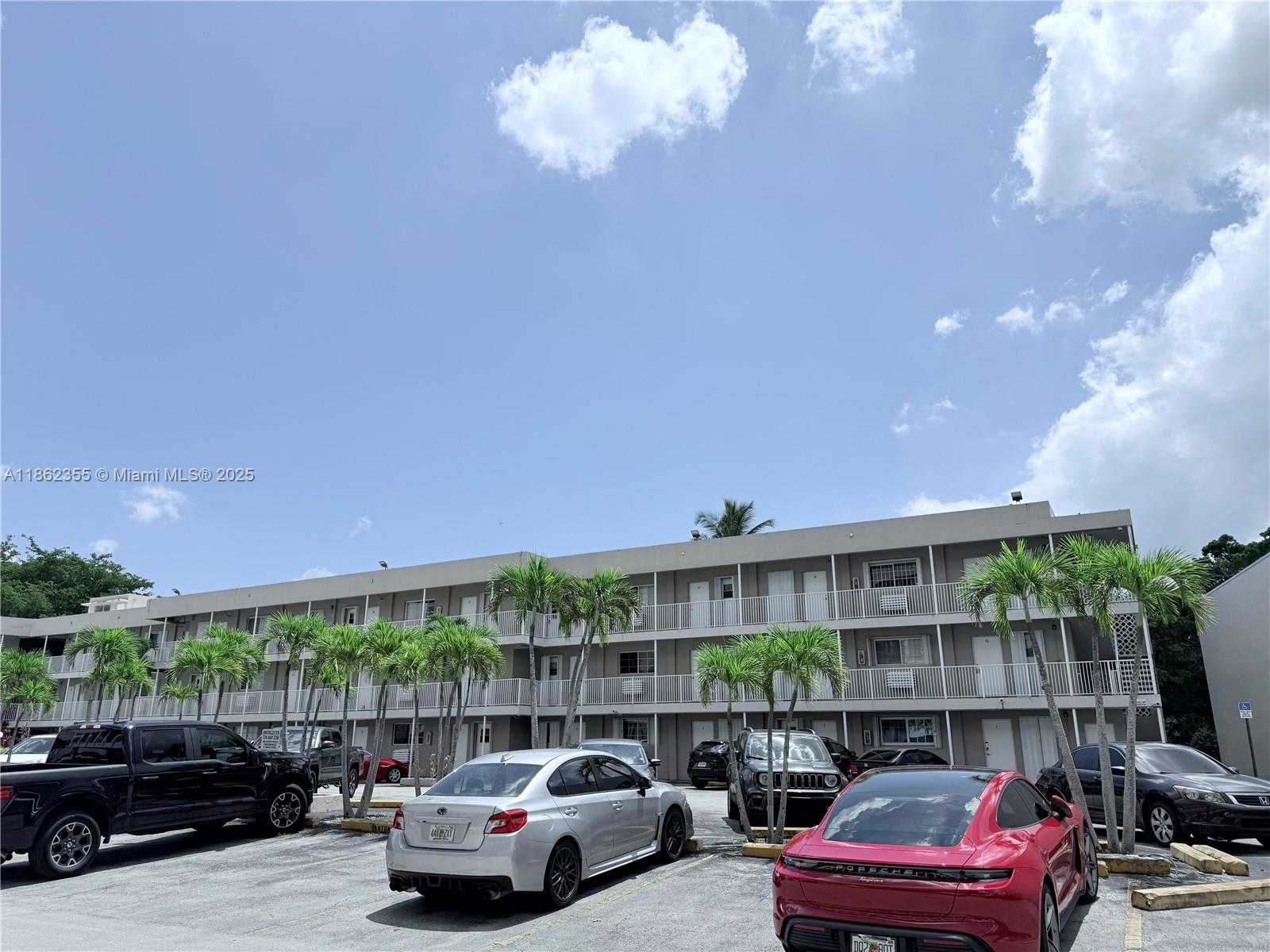 Small Image of 6580 SANTONA ST #A31, Coral Gables Number 25