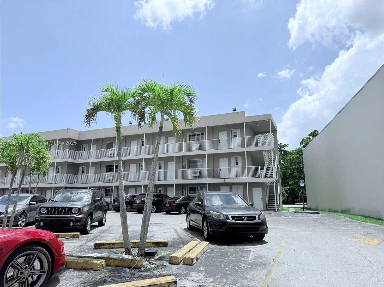 Small Image of 6580 SANTONA ST #A31, Coral Gables Number 26