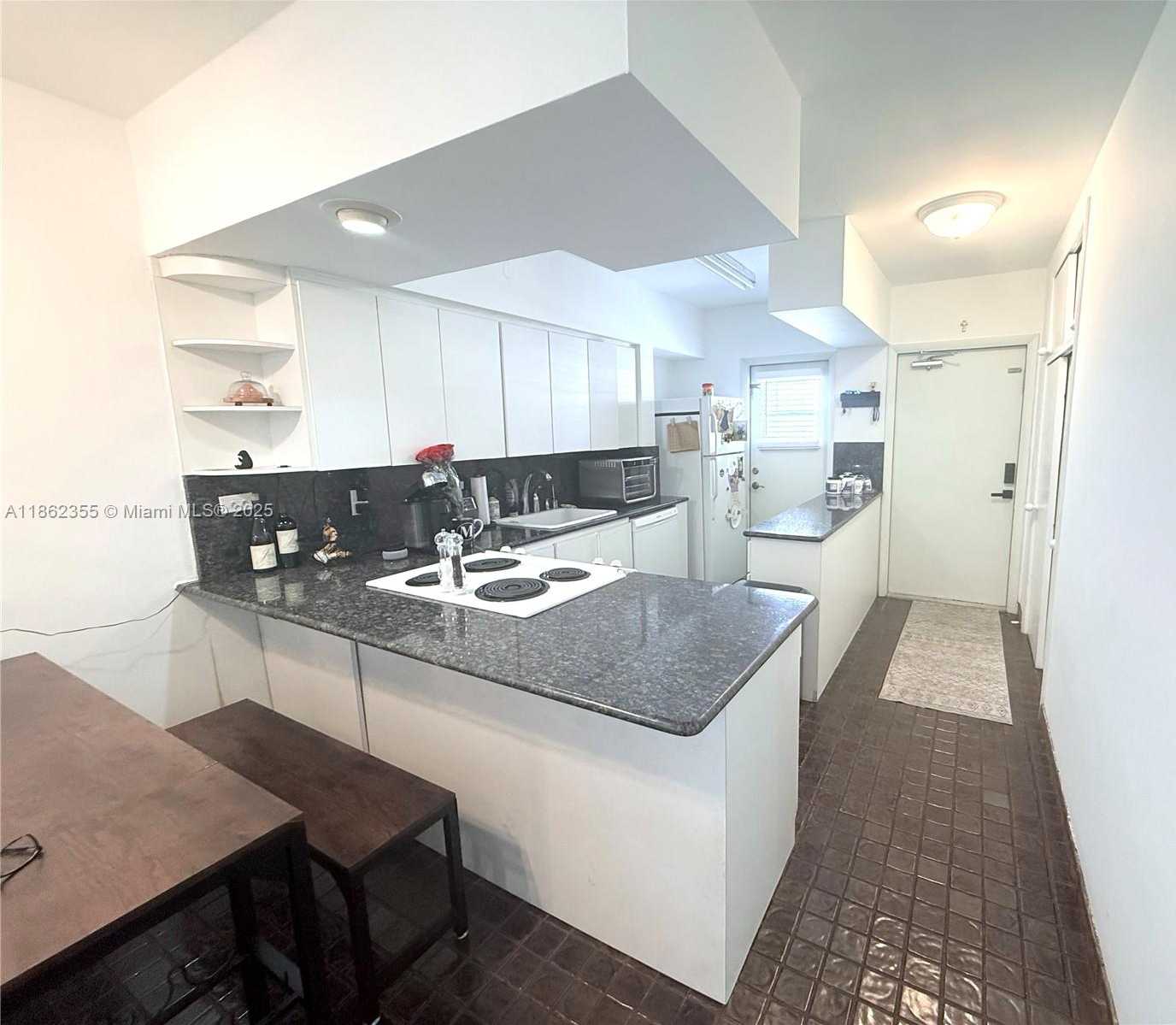Small Image of 6580 SANTONA ST #A31, Coral Gables Number 3