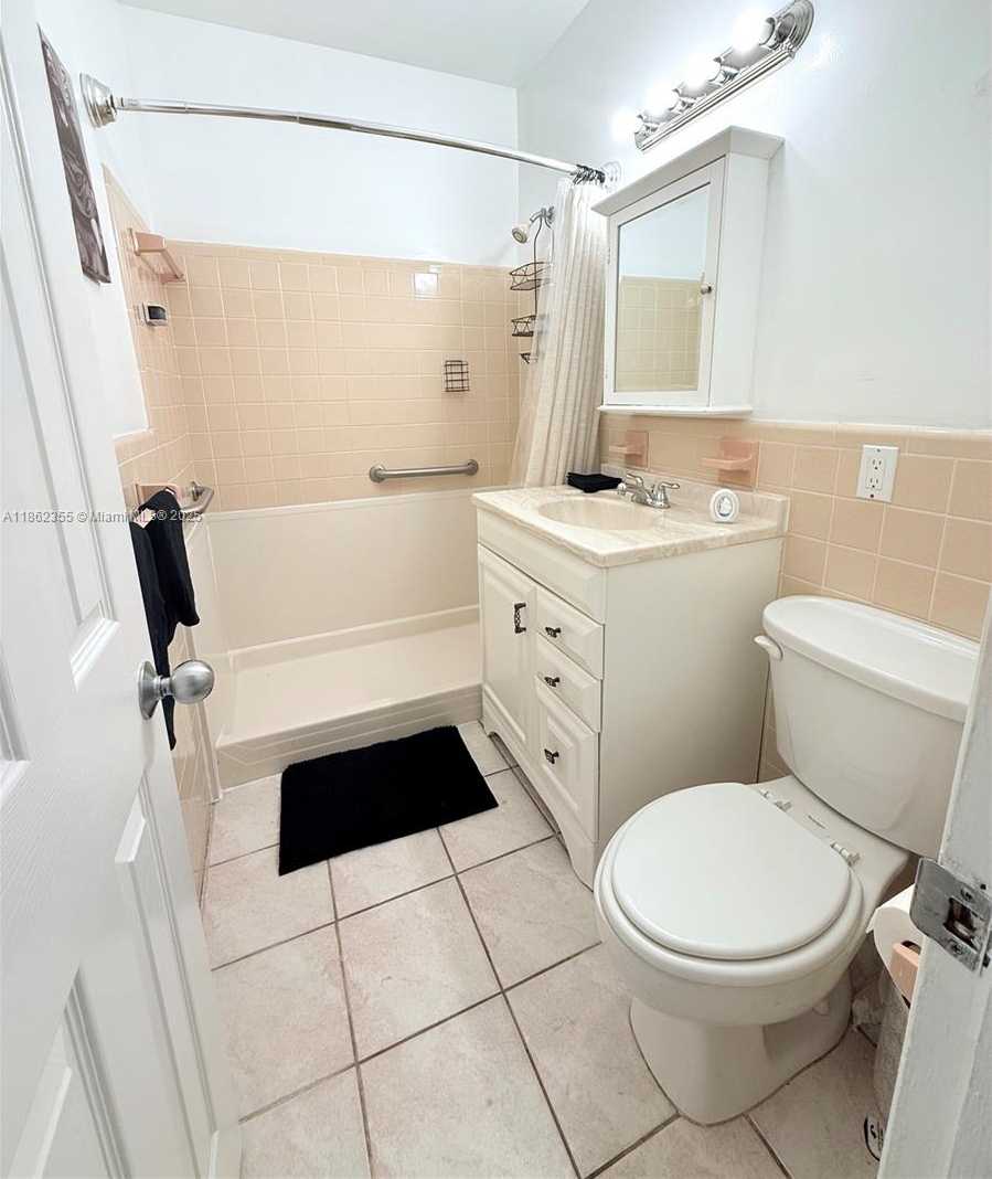 Small Image of 6580 SANTONA ST #A31, Coral Gables Number 7