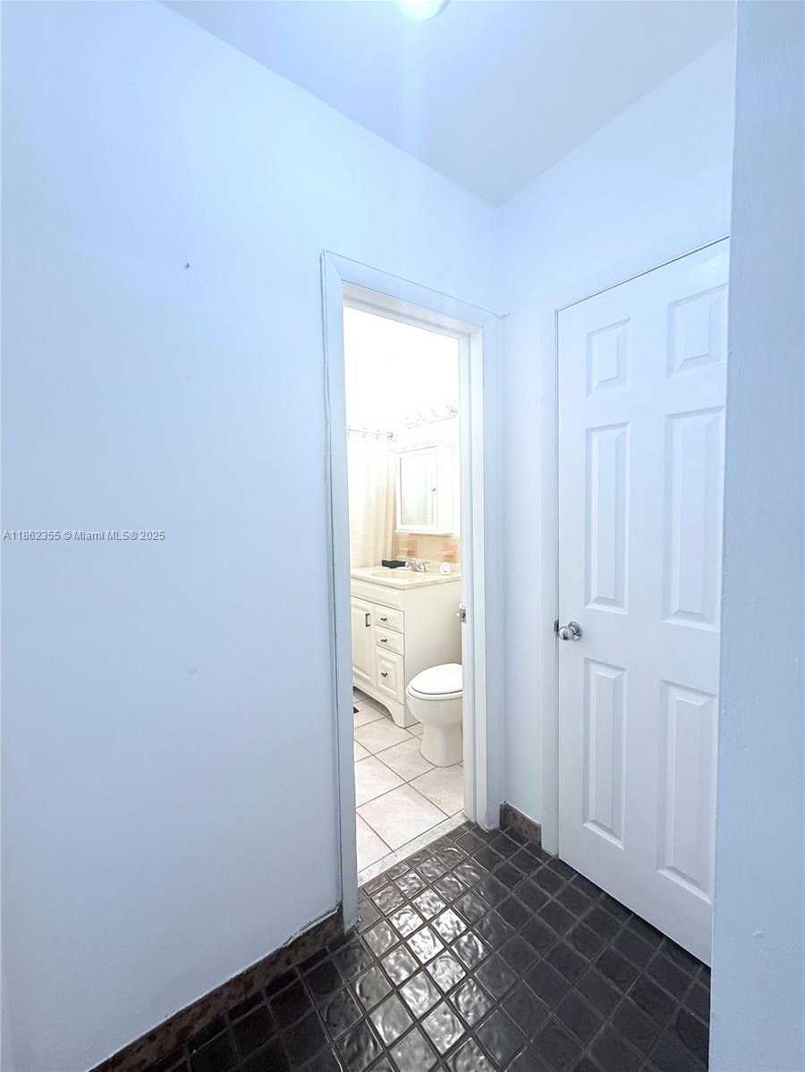 Small Image of 6580 SANTONA ST #A31, Coral Gables Number 8