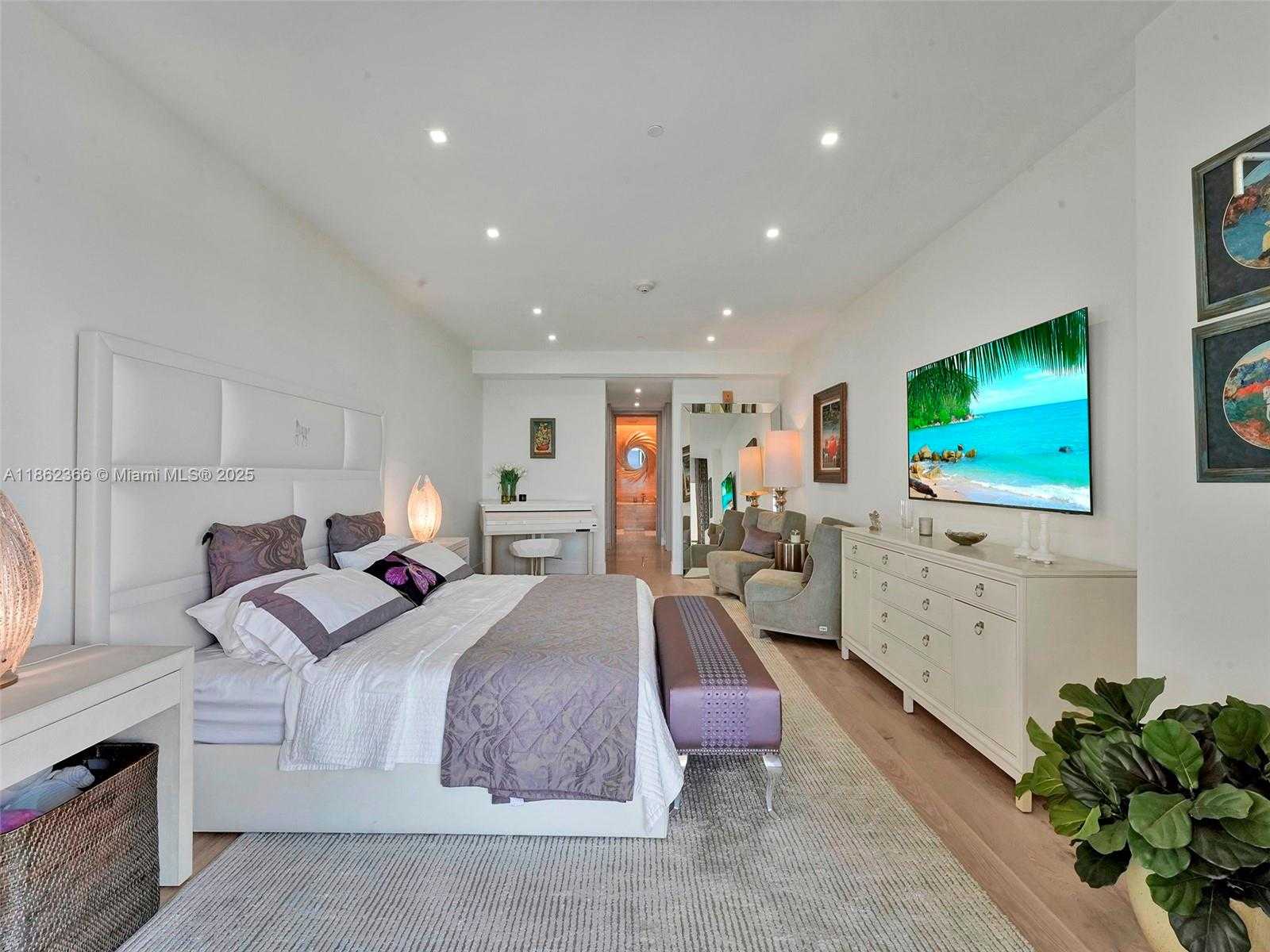 Small Image of Bal Harbour Number 22