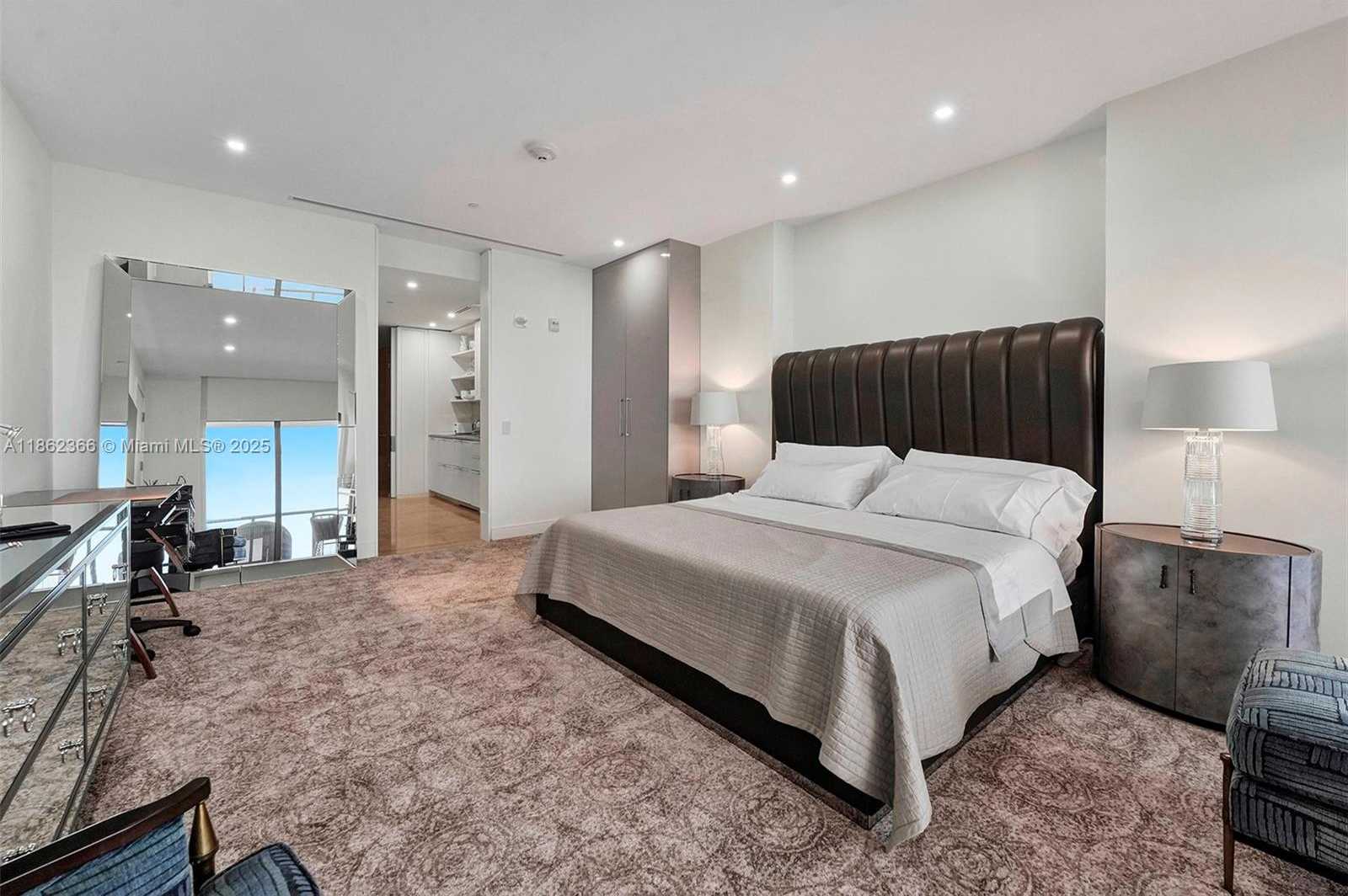 Small Image of Bal Harbour Number 32
