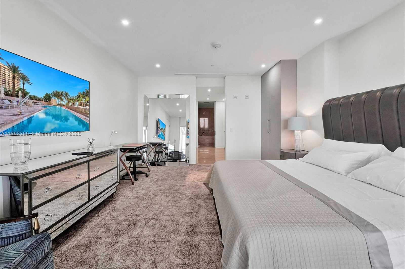 Small Image of Bal Harbour Number 34