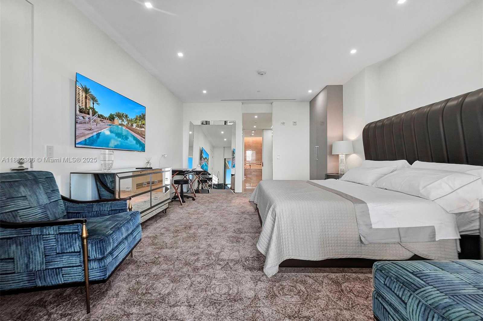 Small Image of Bal Harbour Number 36
