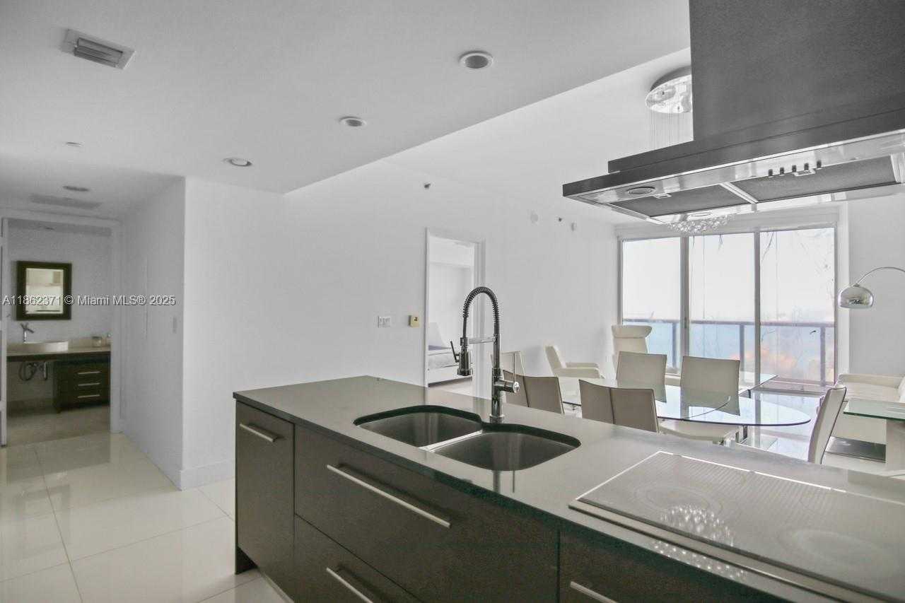 Small Image of 495 BRICKELL AVE #5609, Miami Number 11