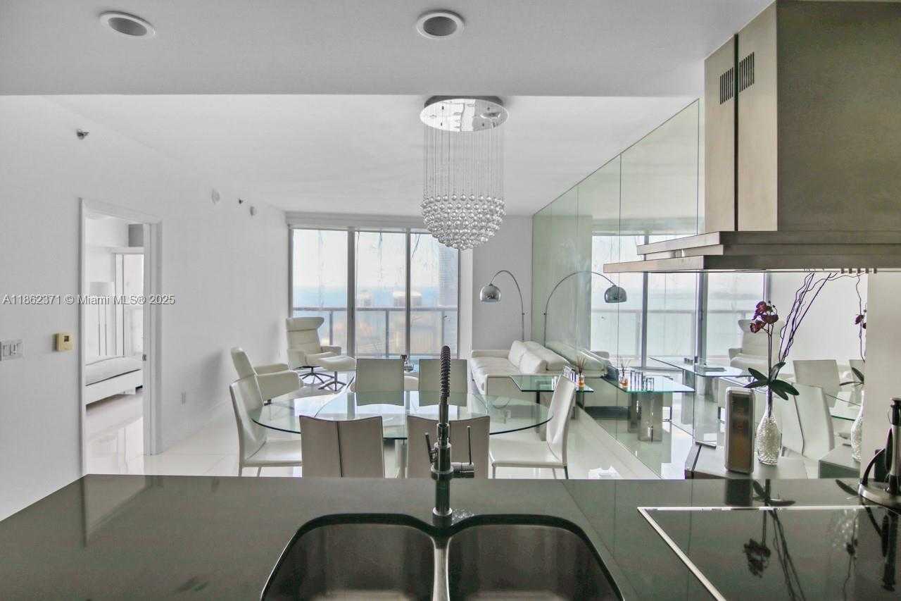 Small Image of 495 BRICKELL AVE #5609, Miami Number 12