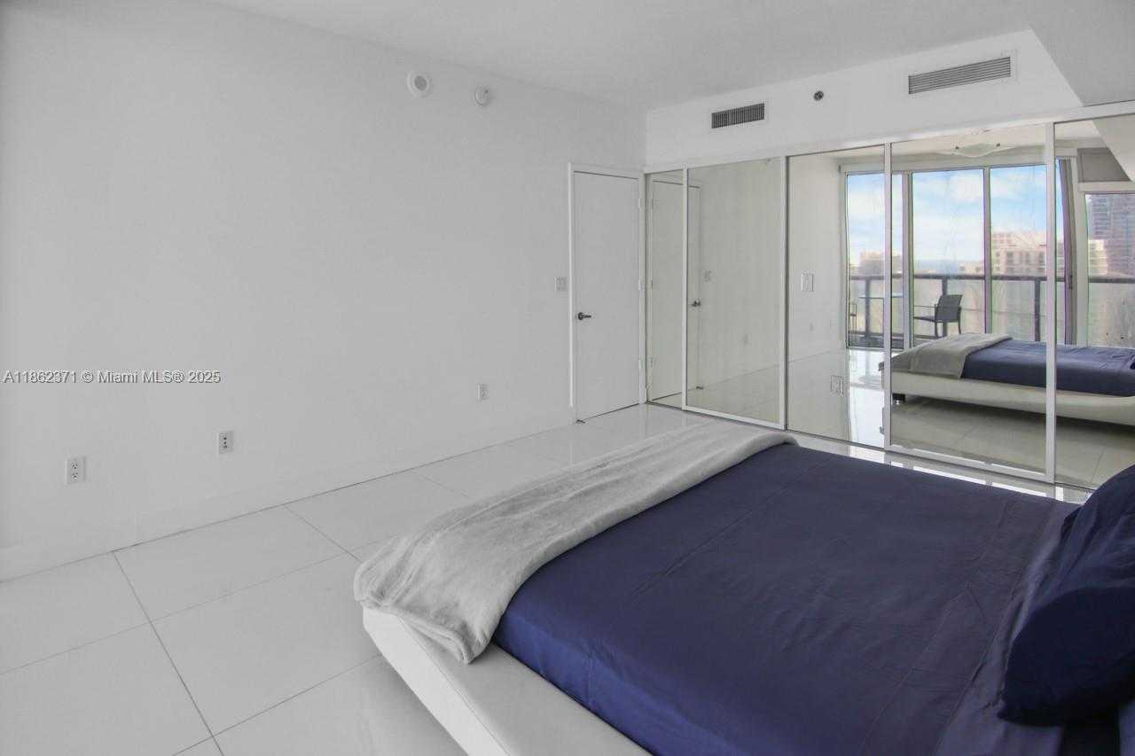 Small Image of 495 BRICKELL AVE #5609, Miami Number 15