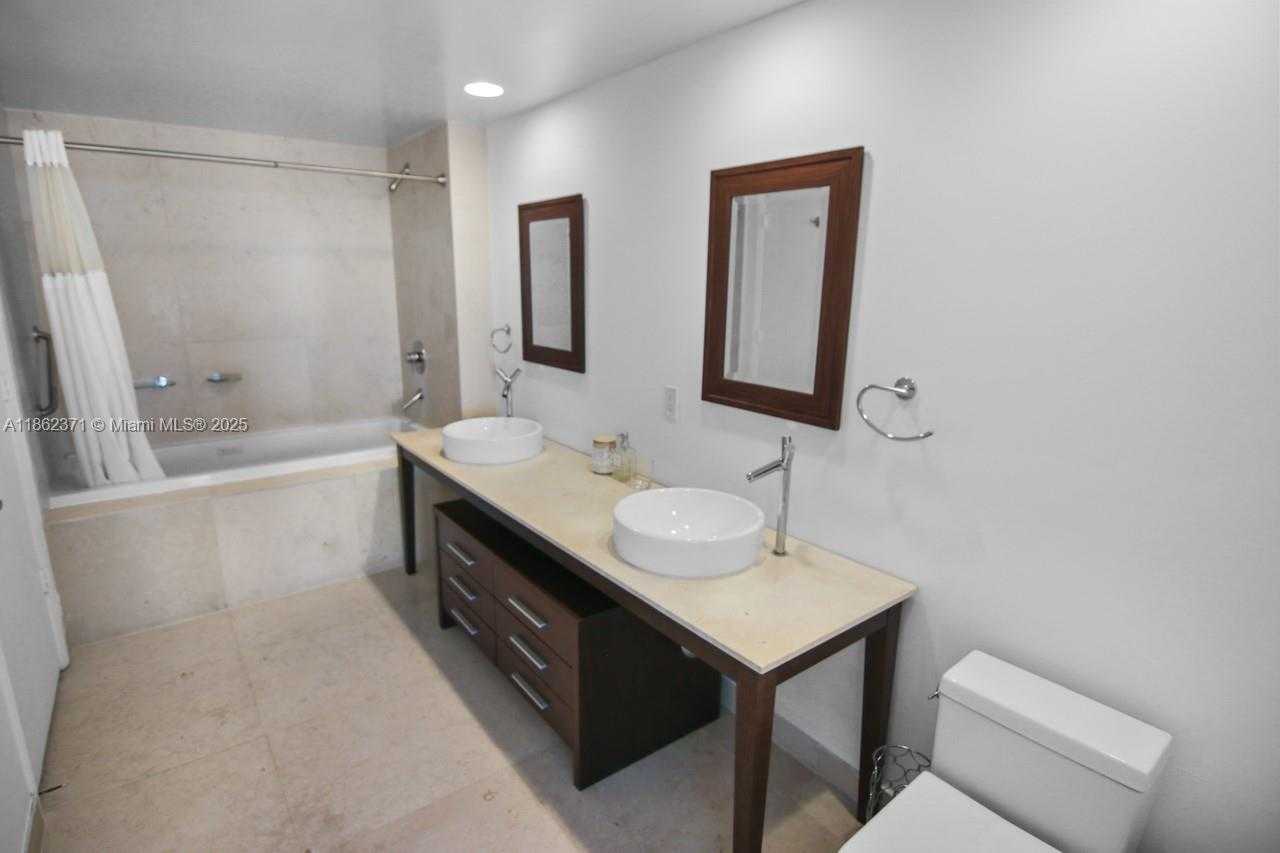 Small Image of 495 BRICKELL AVE #5609, Miami Number 19