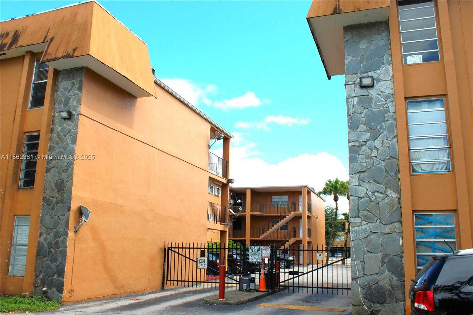Small Image of 1280 WEST 54TH ST #308B, Hialeah Number 3