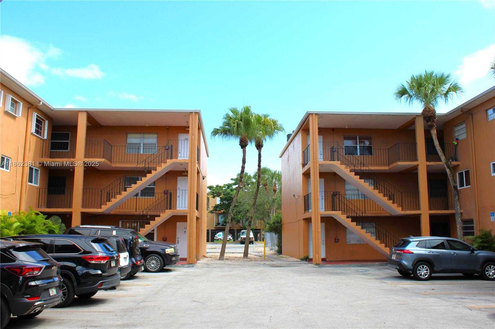 Small Image of 1280 WEST 54TH ST #308B, Hialeah Number 5