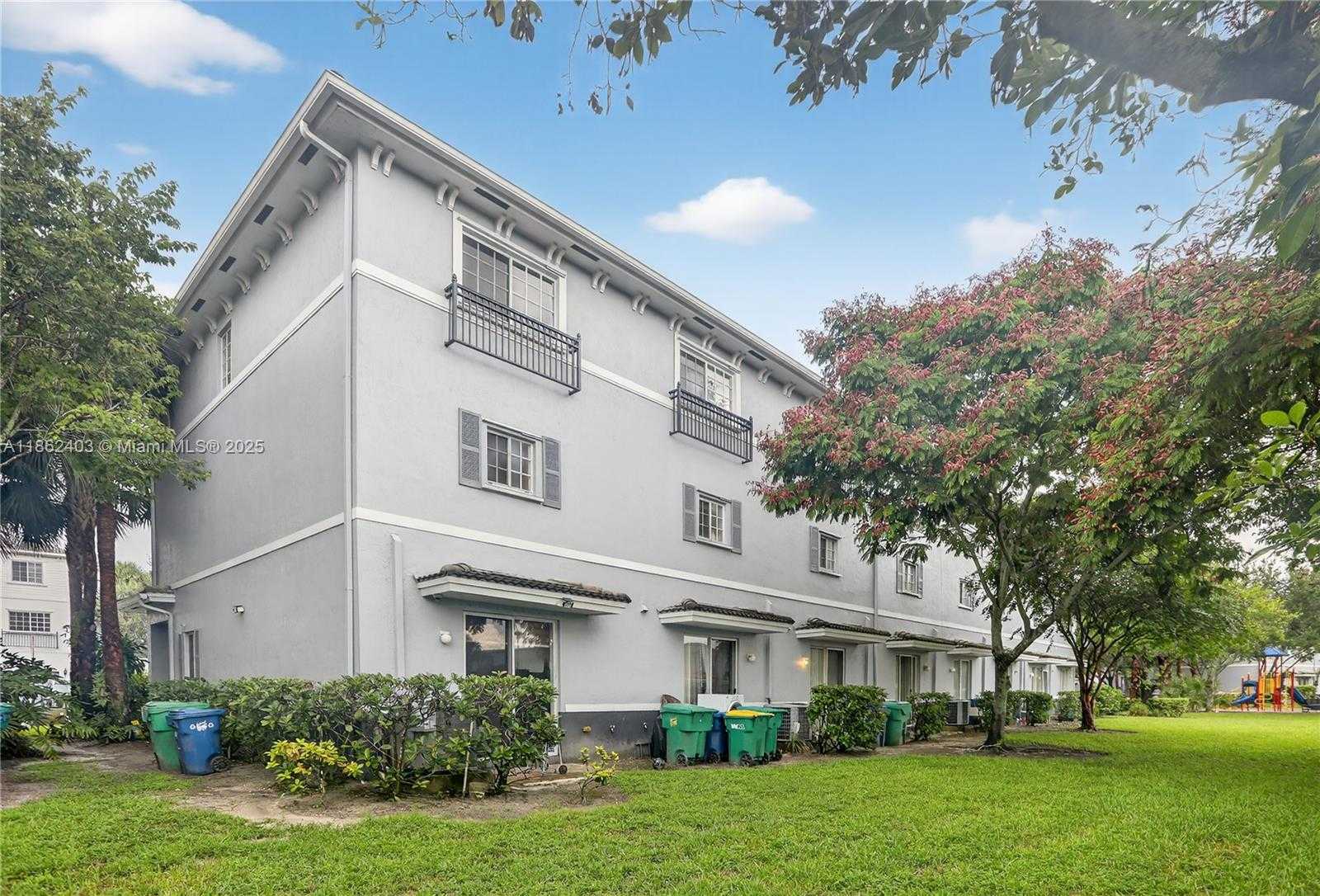 Small Image of 3445 NORTH WEST 14TH CT, Lauderhill Number 2