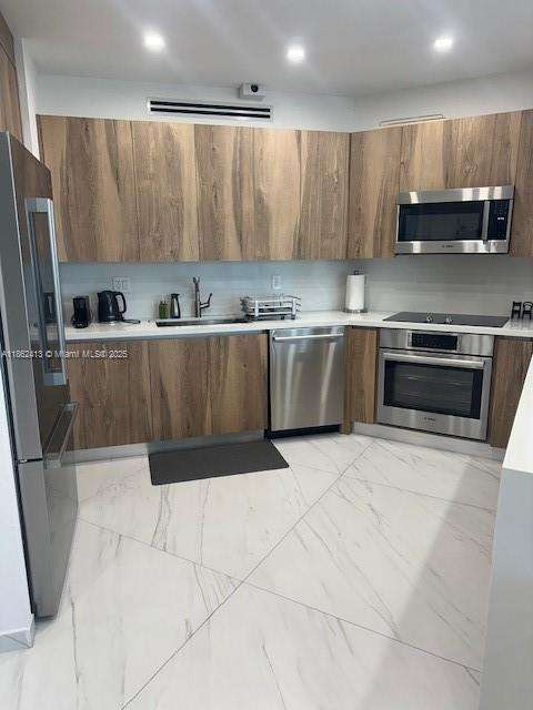 Small Image of 19500 TURNBERRY WAY #12A, Aventura Number 2