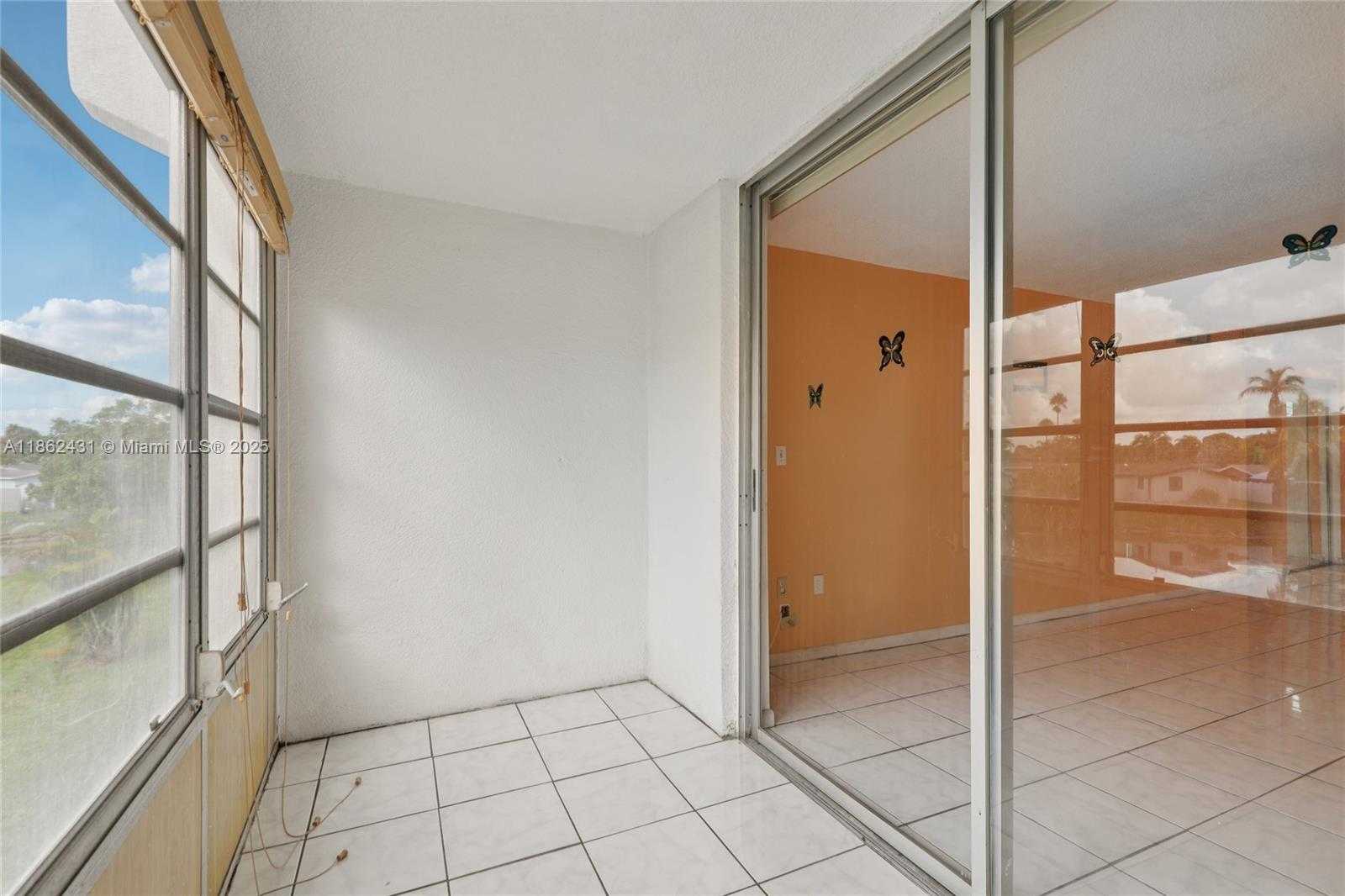 Small Image of 8135 SUNRISE LAKES BLVD #208, Sunrise Number 11