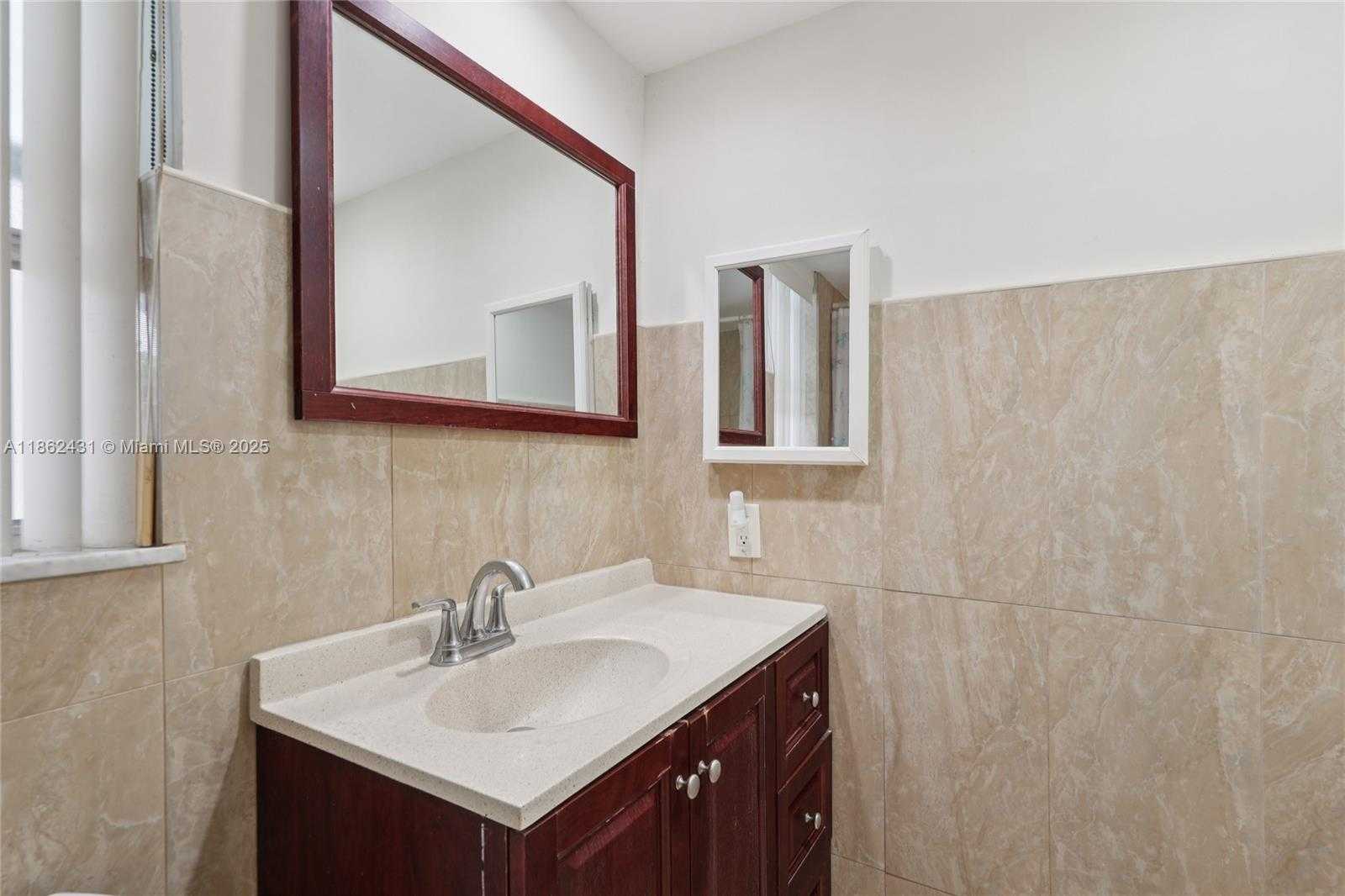 Small Image of 8135 SUNRISE LAKES BLVD #208, Sunrise Number 13