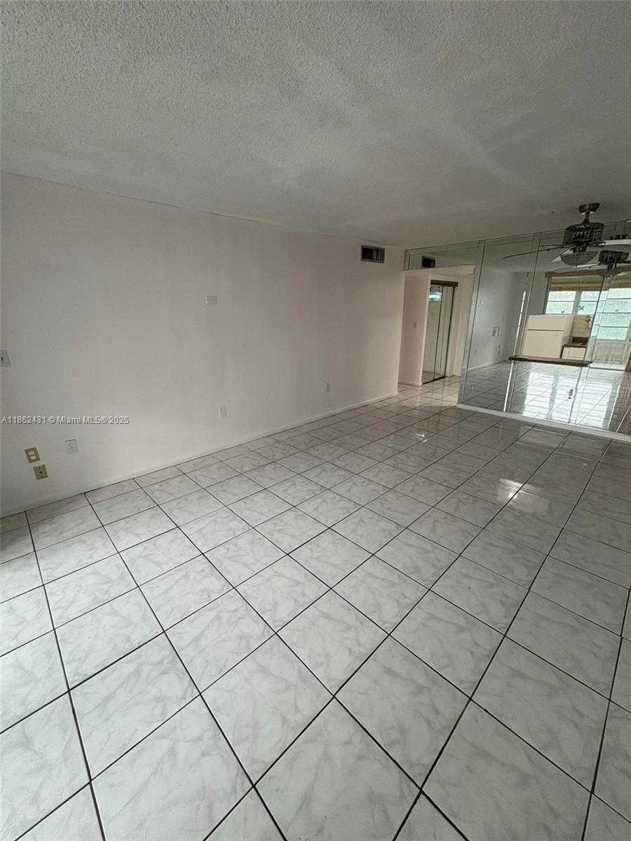 Small Image of 8135 SUNRISE LAKES BLVD #208, Sunrise Number 19