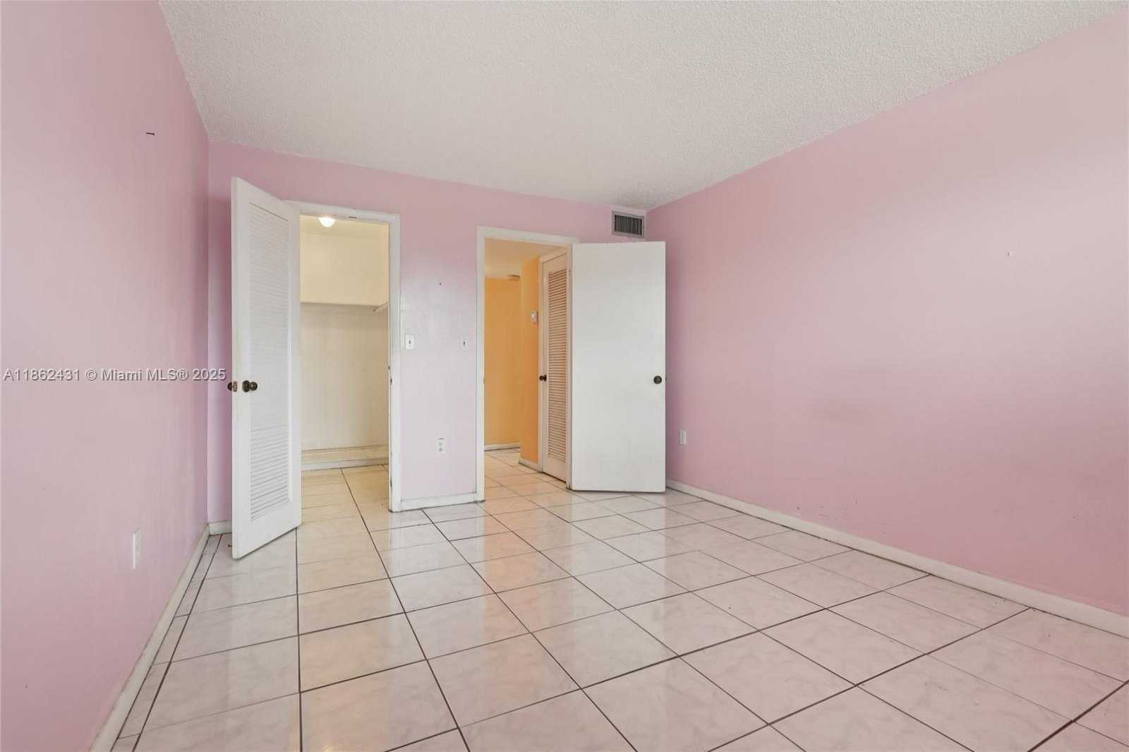 Small Image of 8135 SUNRISE LAKES BLVD #208, Sunrise Number 24