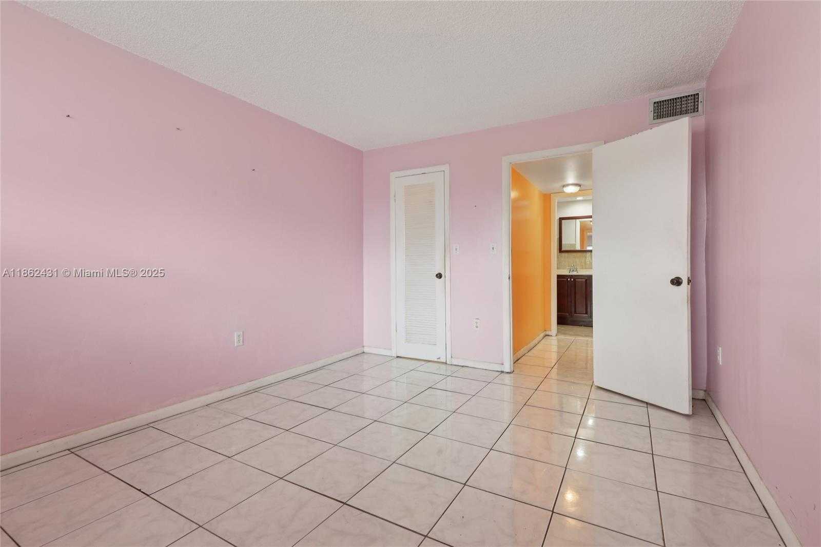 Small Image of 8135 SUNRISE LAKES BLVD #208, Sunrise Number 25