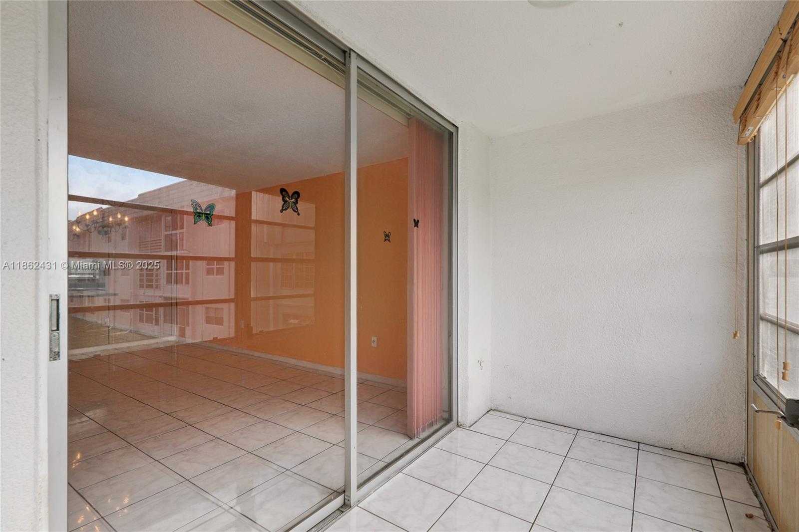 Small Image of 8135 SUNRISE LAKES BLVD #208, Sunrise Number 27