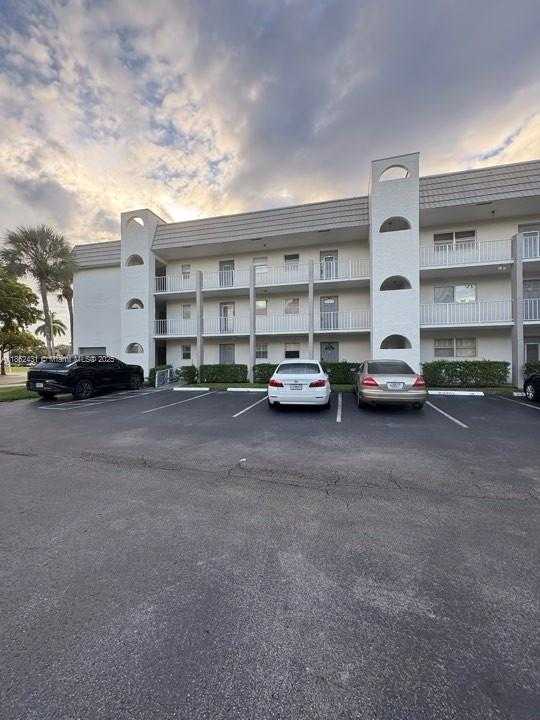 Small Image of 8135 SUNRISE LAKES BLVD #208, Sunrise Number 3