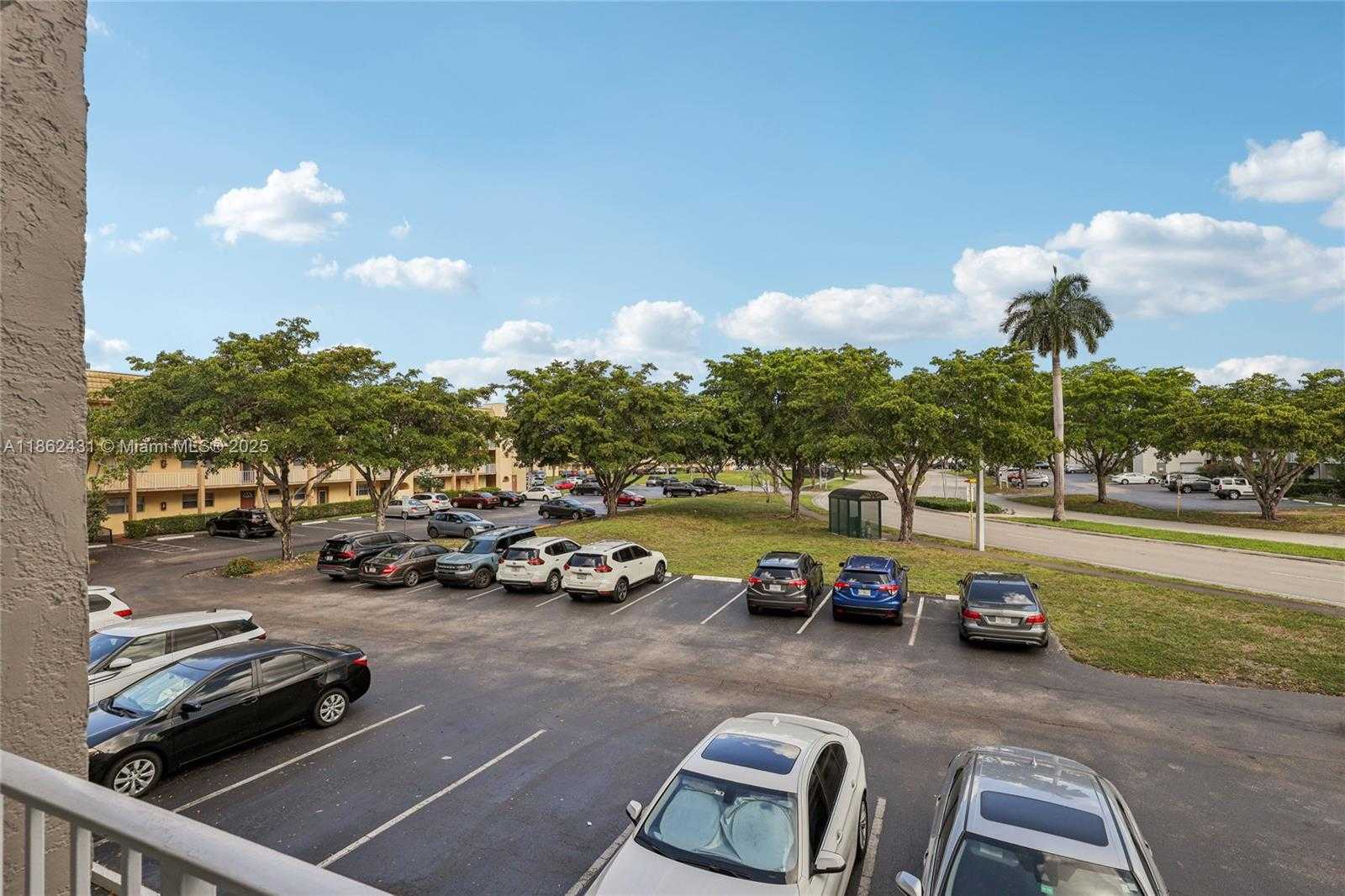 Small Image of 8135 SUNRISE LAKES BLVD #208, Sunrise Number 30