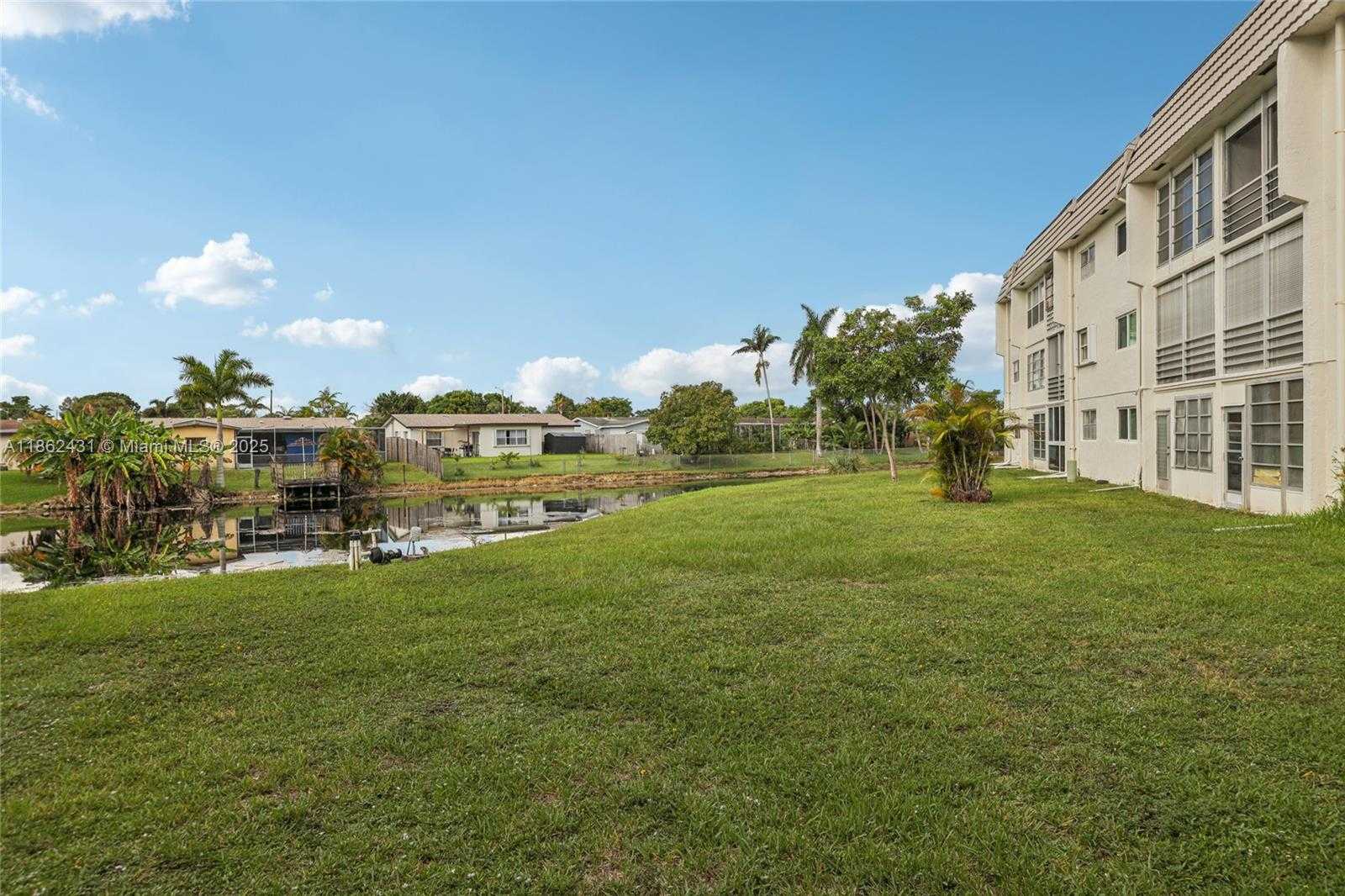 Small Image of 8135 SUNRISE LAKES BLVD #208, Sunrise Number 31