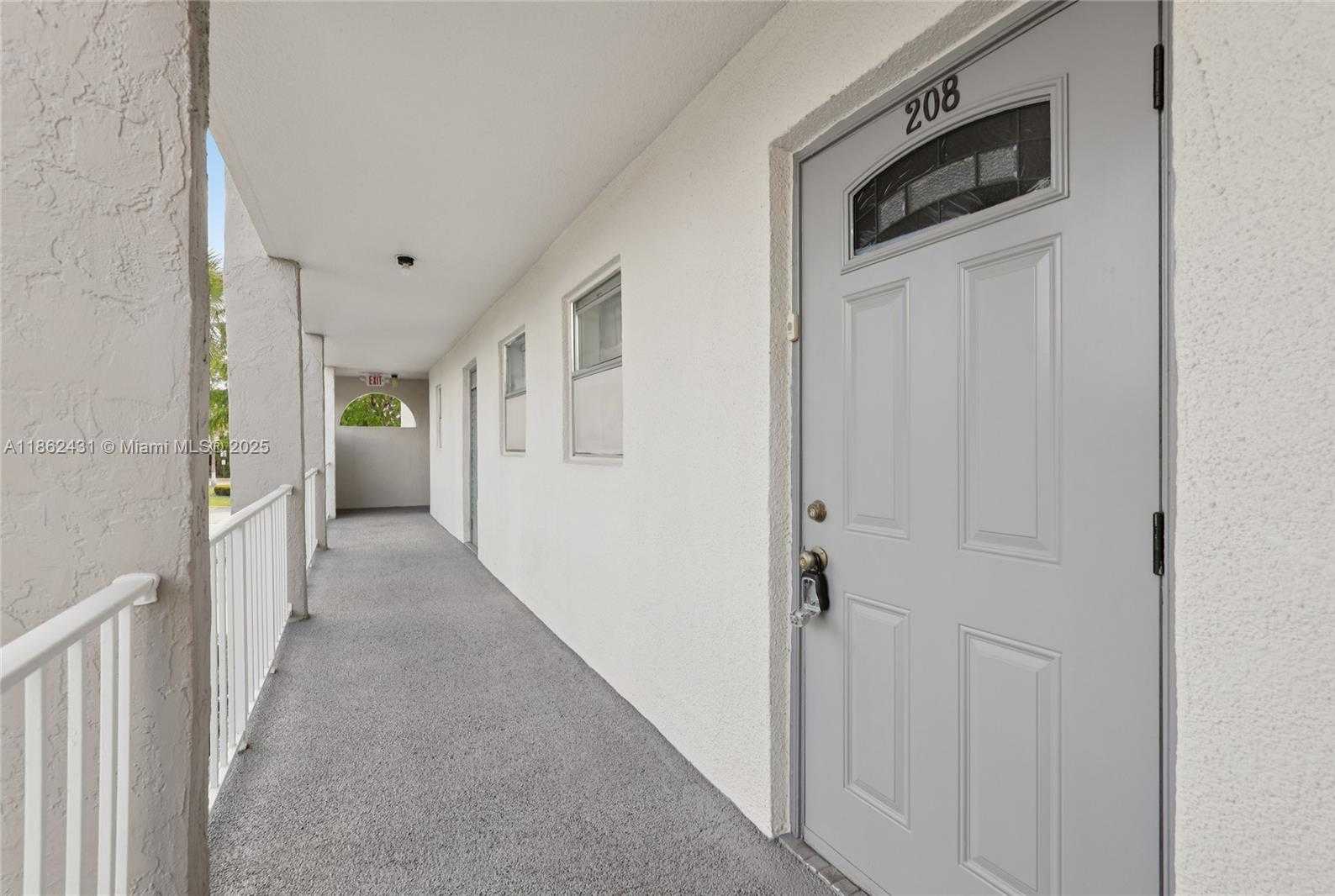 Small Image of 8135 SUNRISE LAKES BLVD #208, Sunrise Number 4
