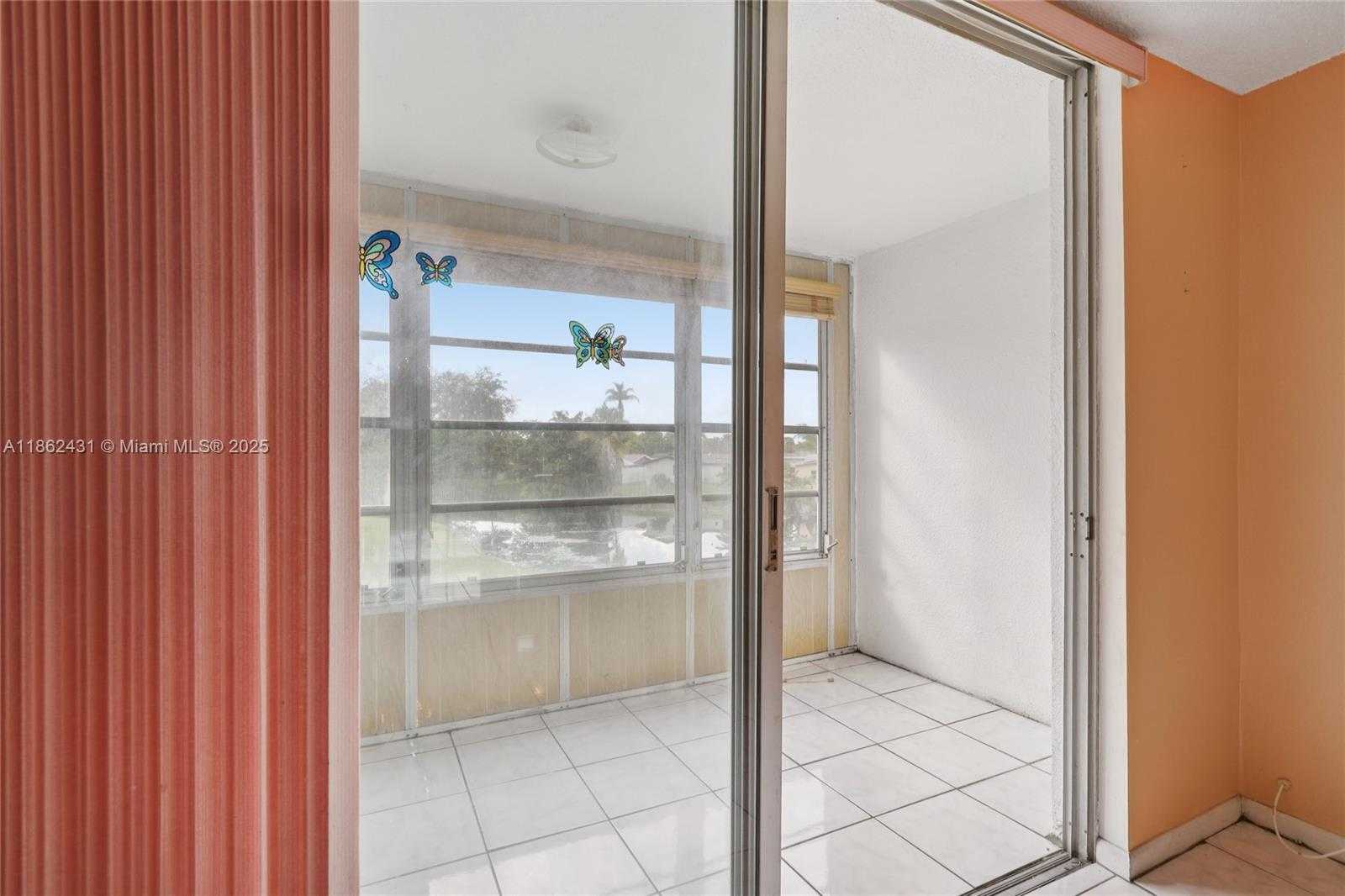 Small Image of 8135 SUNRISE LAKES BLVD #208, Sunrise Number 7