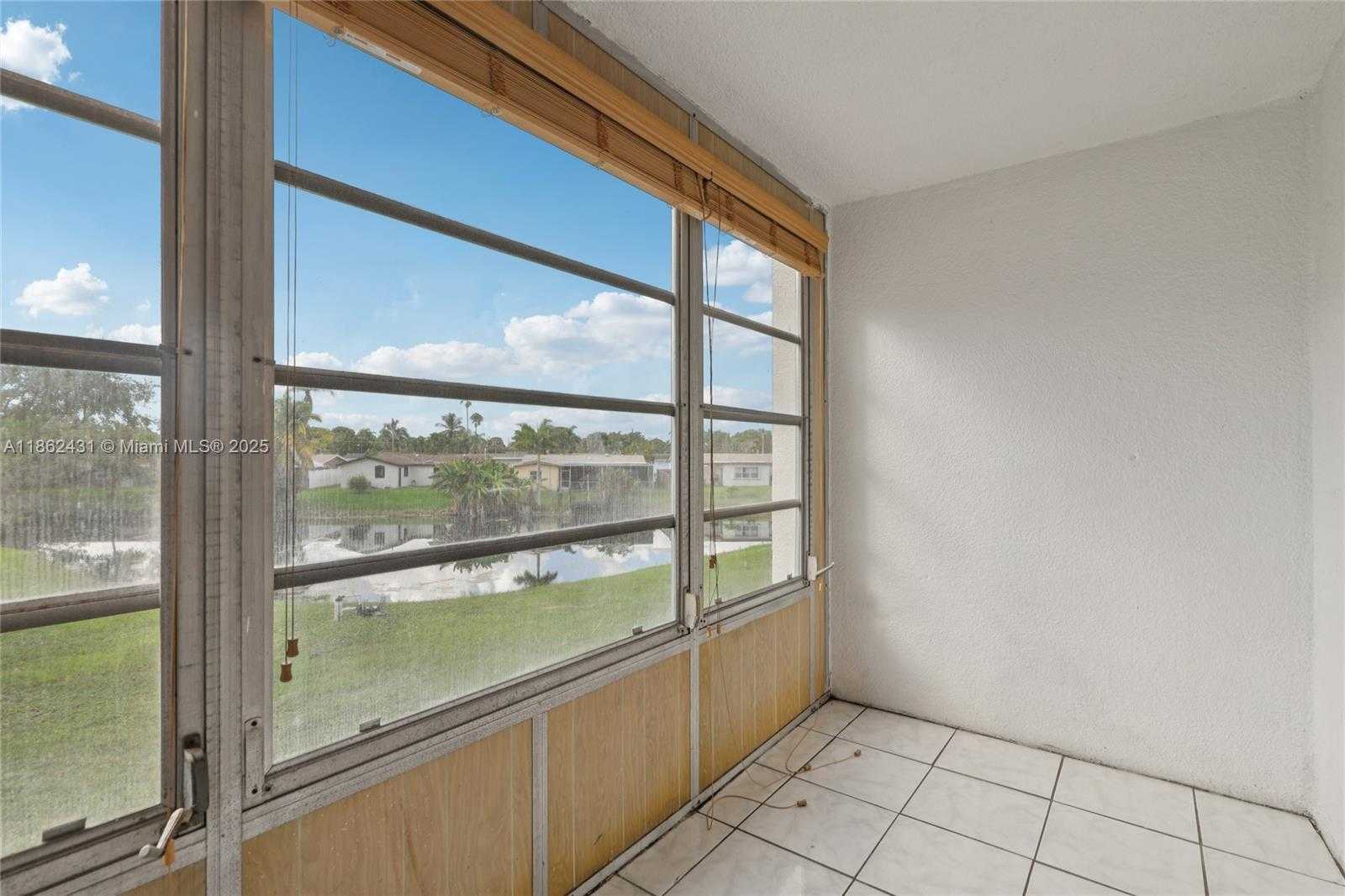 Small Image of 8135 SUNRISE LAKES BLVD #208, Sunrise Number 8
