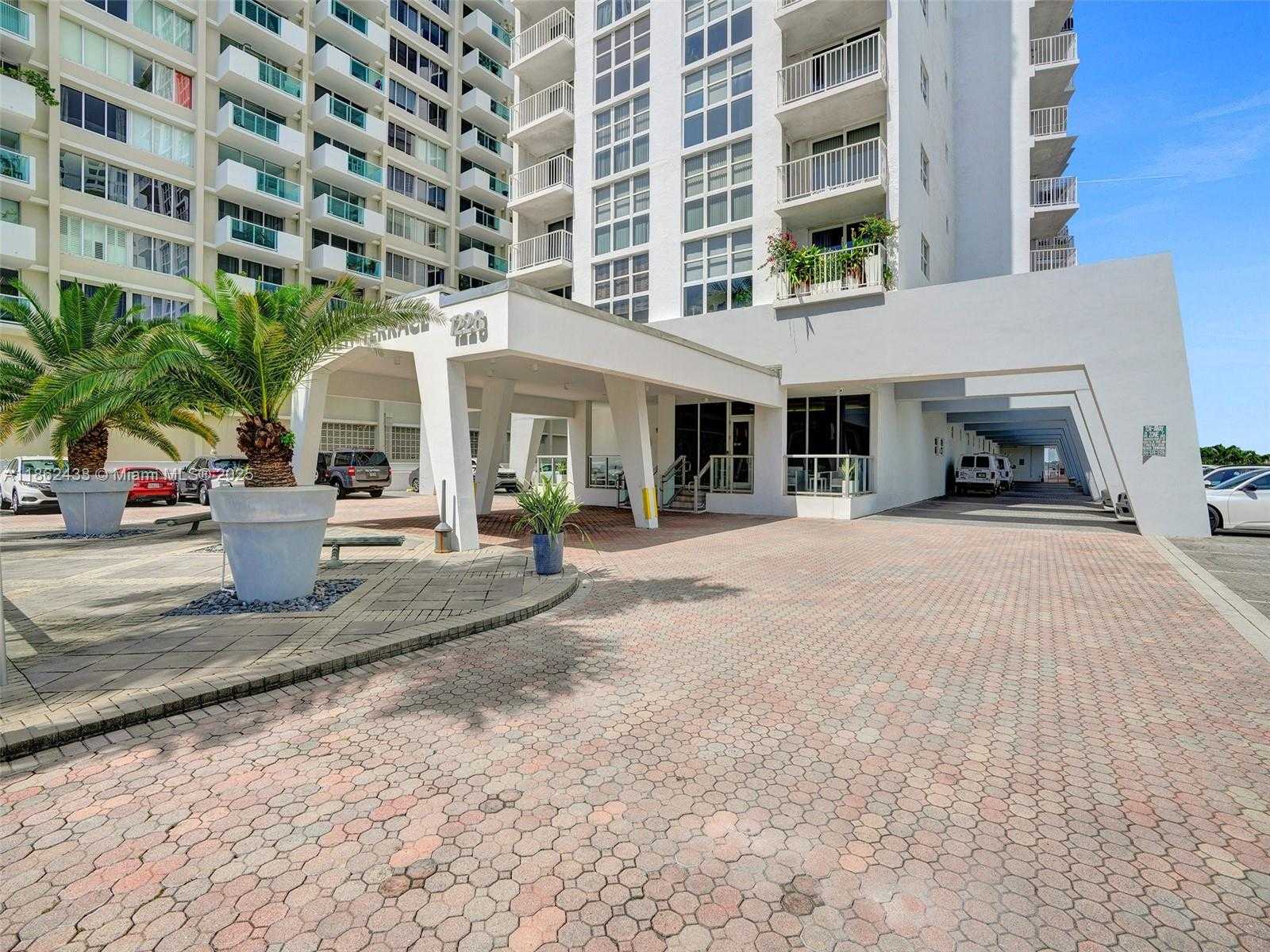 Small Image of 1228 WEST AVE #201, Miami Beach Number 38