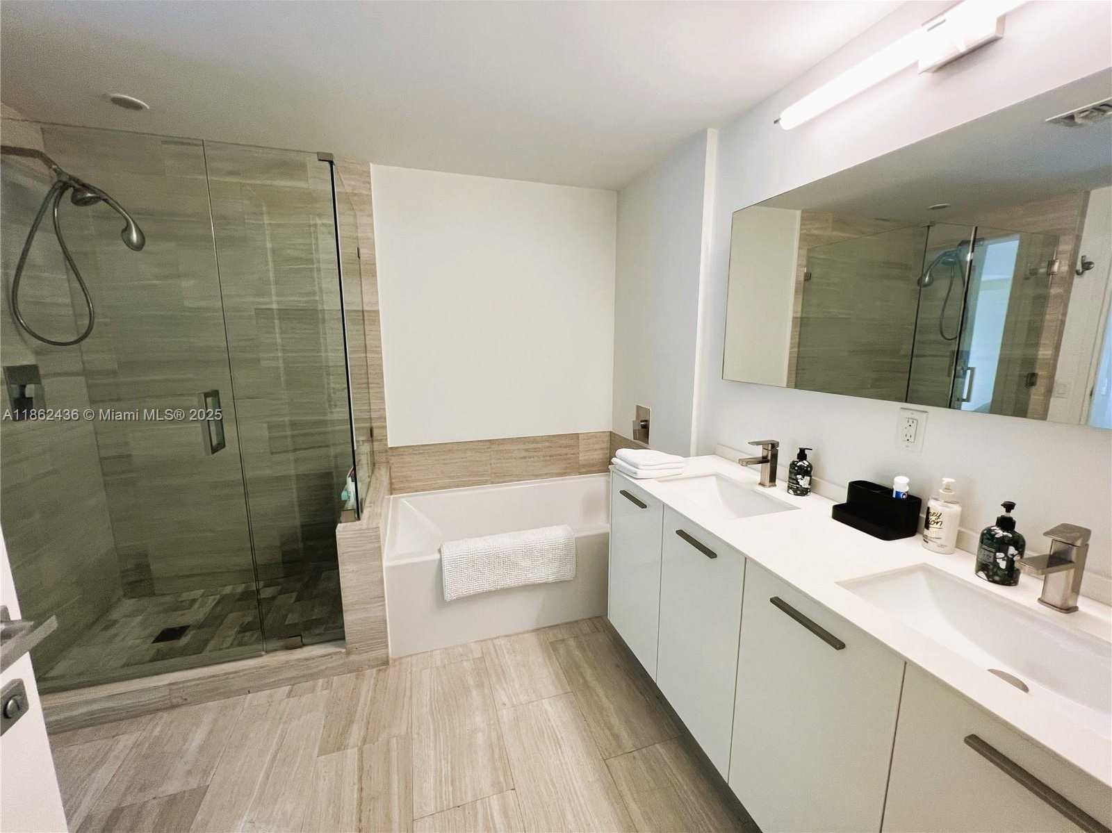 Small Image of 1300 BRICKELL BAY DR #903, Miami Number 14