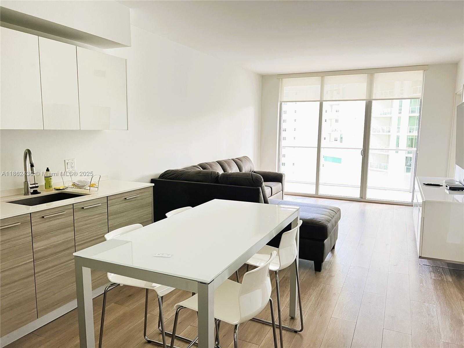 Small Image of 1300 BRICKELL BAY DR #903, Miami Number 3