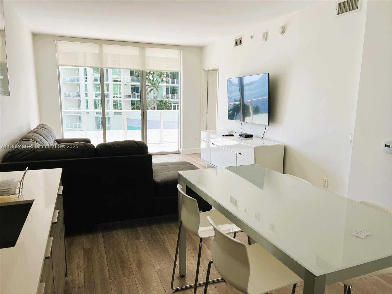 Small Image of 1300 BRICKELL BAY DR #903, Miami Number 4