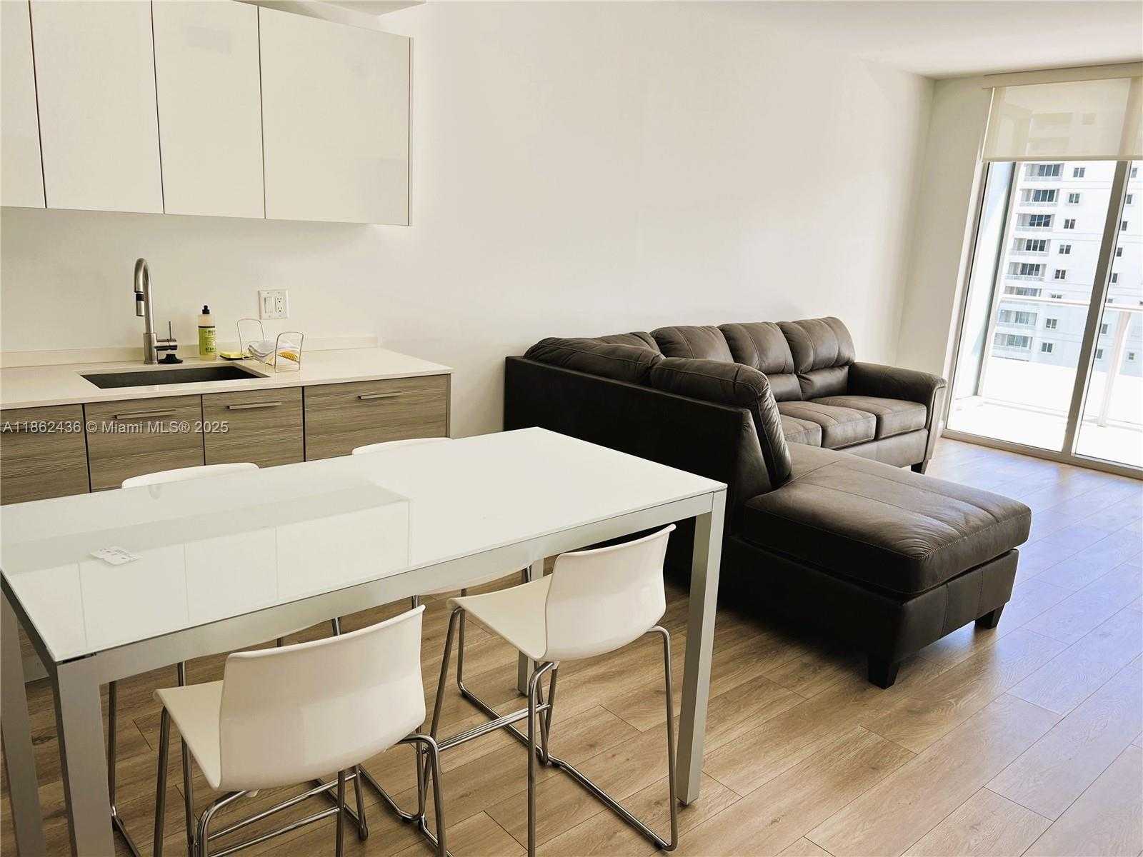 Small Image of 1300 BRICKELL BAY DR #903, Miami Number 5