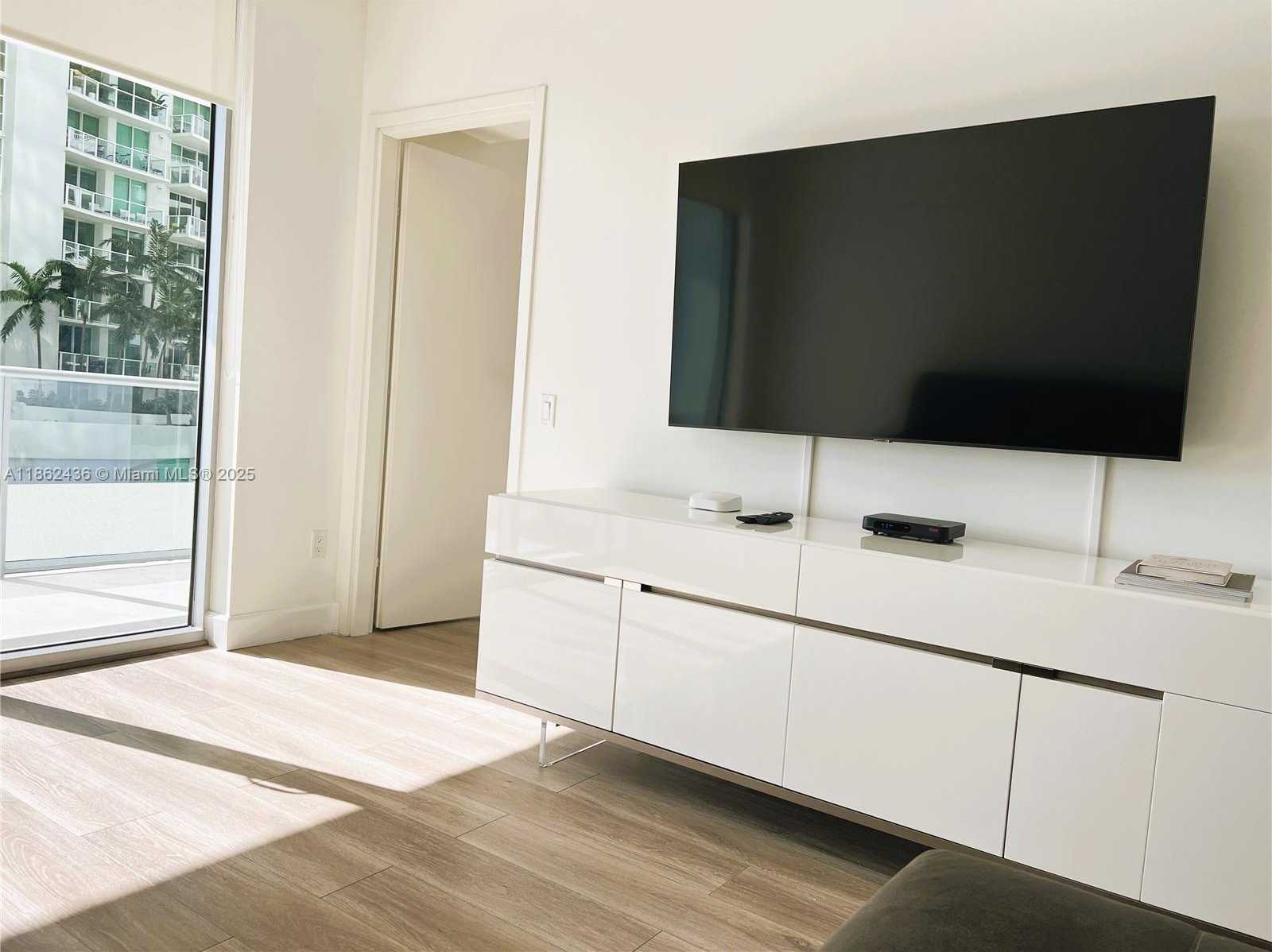 Small Image of 1300 BRICKELL BAY DR #903, Miami Number 7