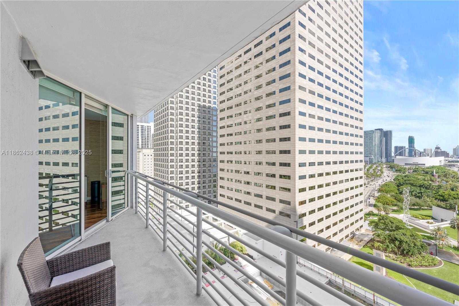 Small Image of 325 SOUTH BISCAYNE BLVD #1918, Miami Number 13