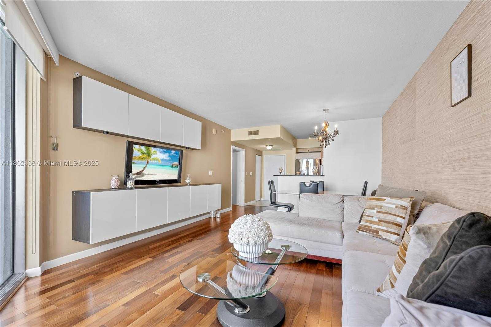 Small Image of 325 SOUTH BISCAYNE BLVD #1918, Miami Number 14