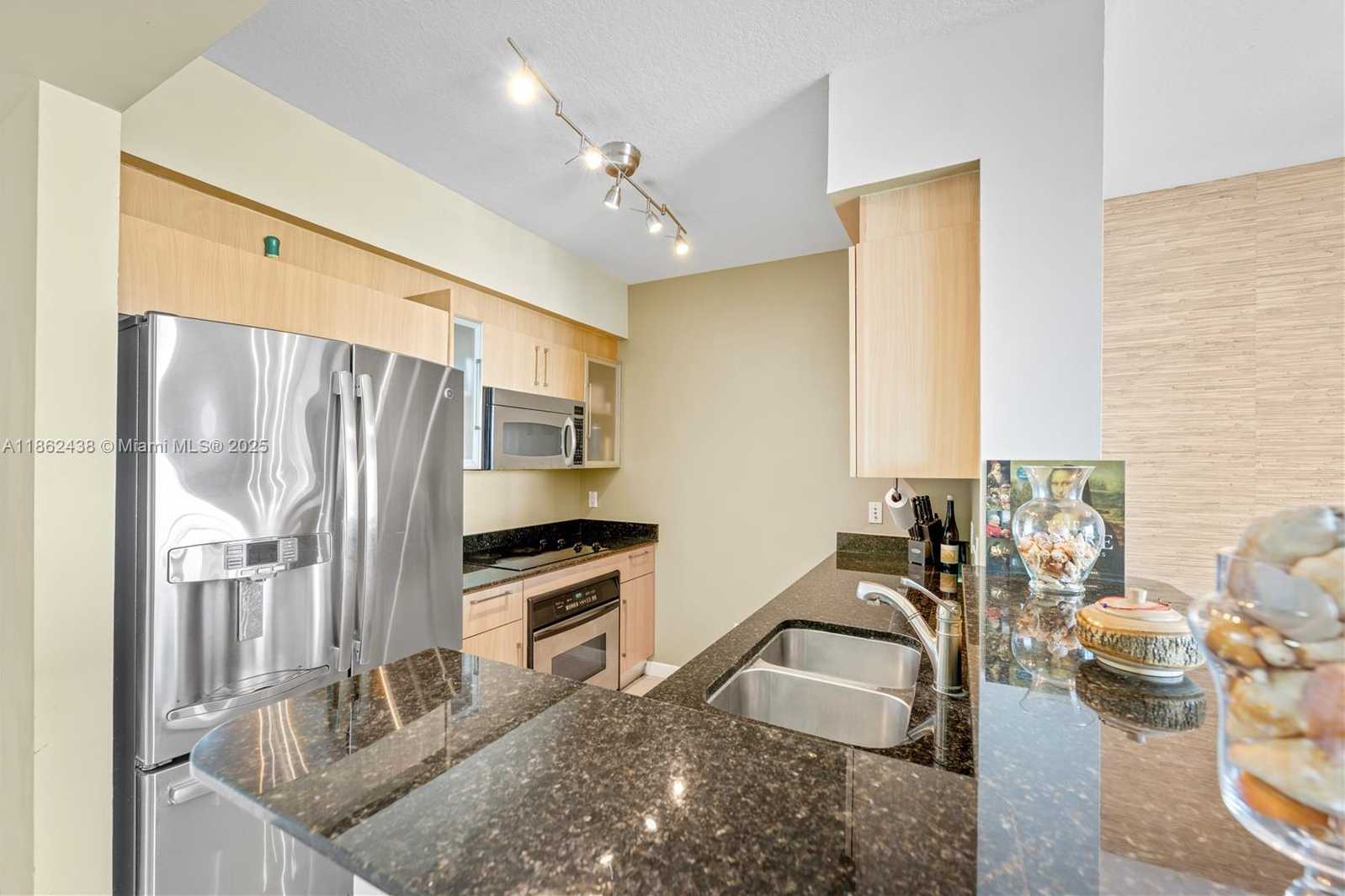 Small Image of 325 SOUTH BISCAYNE BLVD #1918, Miami Number 17