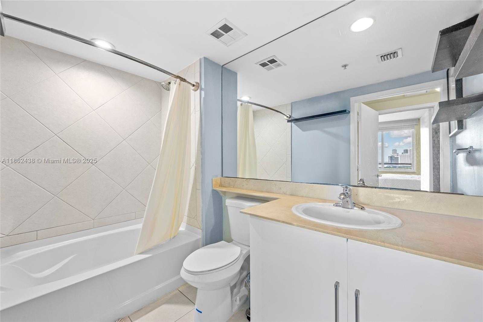 Small Image of 325 SOUTH BISCAYNE BLVD #1918, Miami Number 21