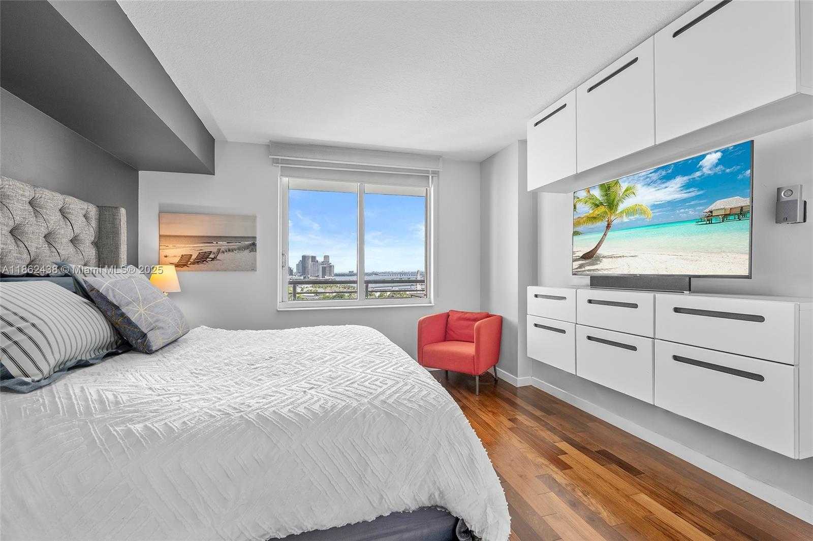 Small Image of 325 SOUTH BISCAYNE BLVD #1918, Miami Number 25