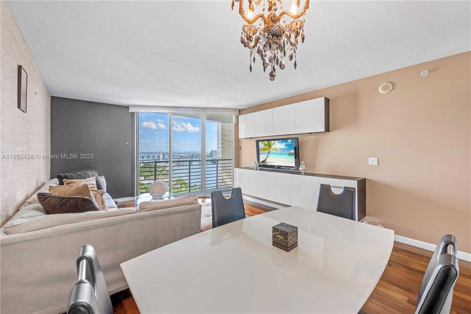 Small Image of 325 SOUTH BISCAYNE BLVD #1918, Miami Number 3